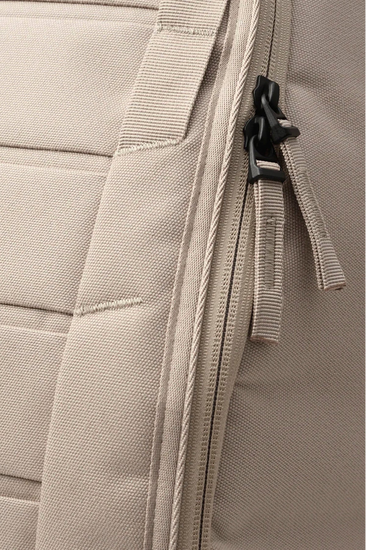 Db - HUGGER BACKPACK - 25L - FOGBOW BEIGE