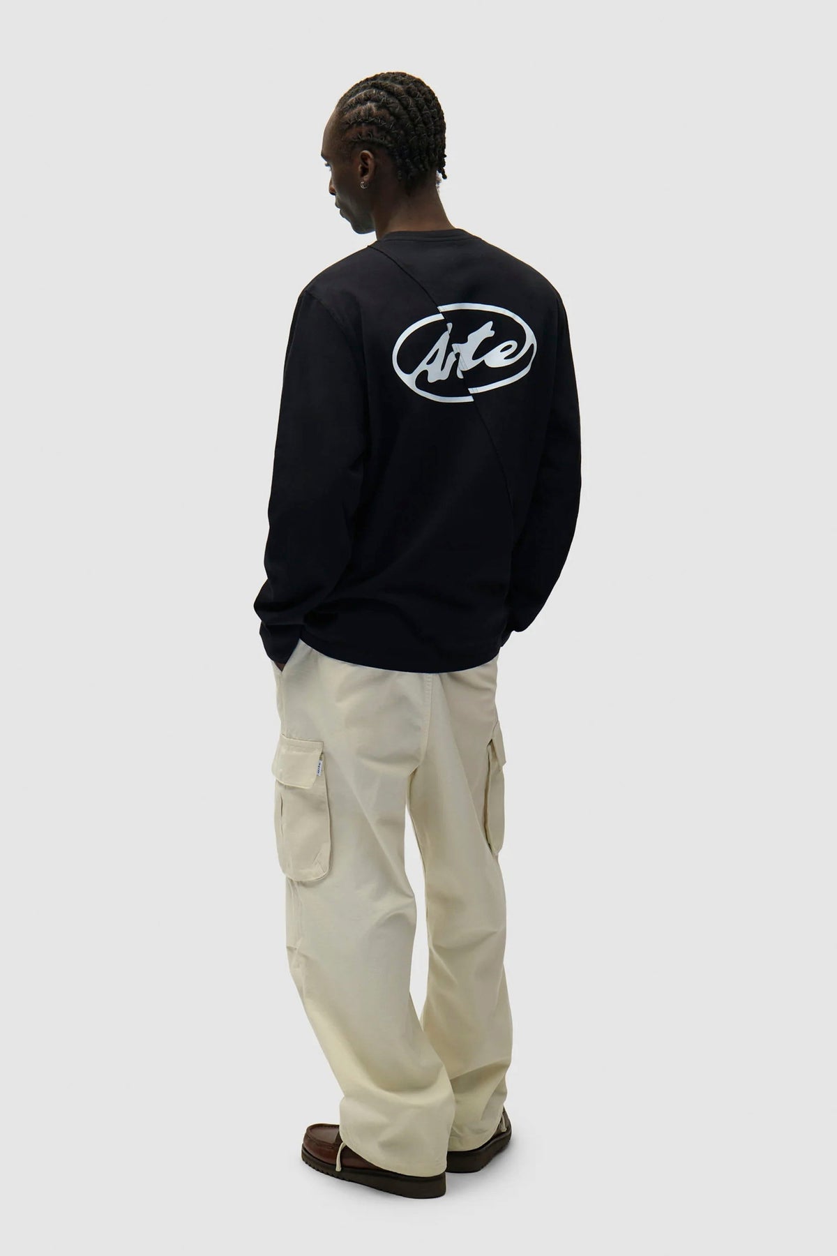 ARTE - BACK CIRCLE LOGO LONGSLEEVE T-SHIRT - BLACK